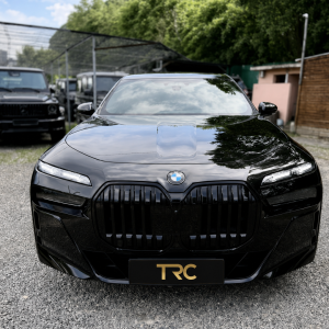 BMW ۷۴۰ li ۲۰۲۳
