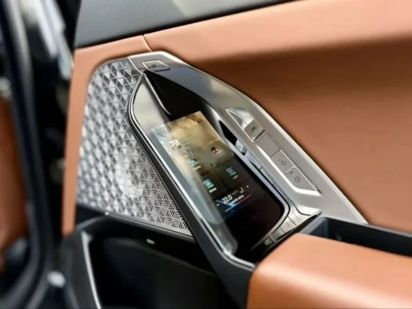 جزئیات در و کابین BMW موجود در ناوگان تهران رنت